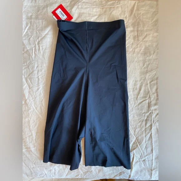 NWT Spanx Vary Black High Waisted Midthigh Short - Picture 5 of 5